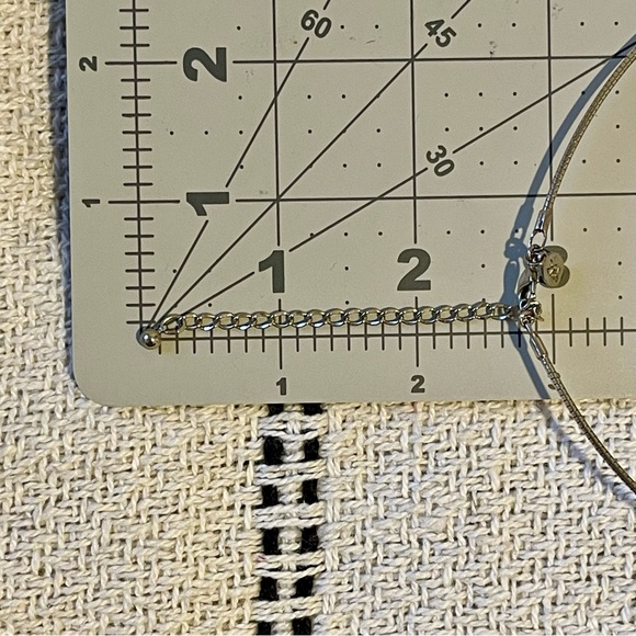 JOAN RIVERS | Vintage | Reversible Two-Disc Shaped Pendant Silver Wired Necklace - Picture 16 of 16